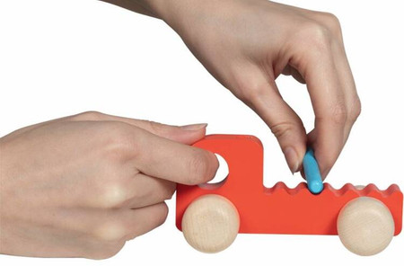 4 drewniane samochody z efektami dźwiękowymi Goki 55851 zabawki muzyczne