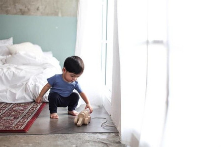 Tańczący aligator do ciągnięcia - drewno naturalne