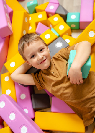 Duże klocki piankowe magnetyczne TUKI STARTER 10 elementów