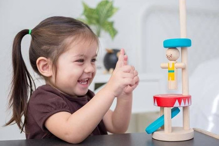 Skaczący akrobata Plan Toys