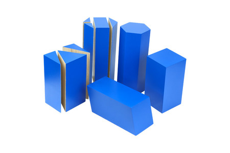 Niebieskie bryły geometryczne