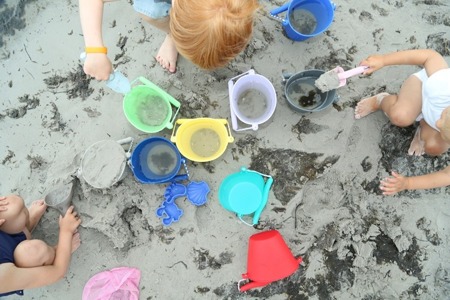 Składane wiaderko do wody i piasku Scrunch Bucket - Szary